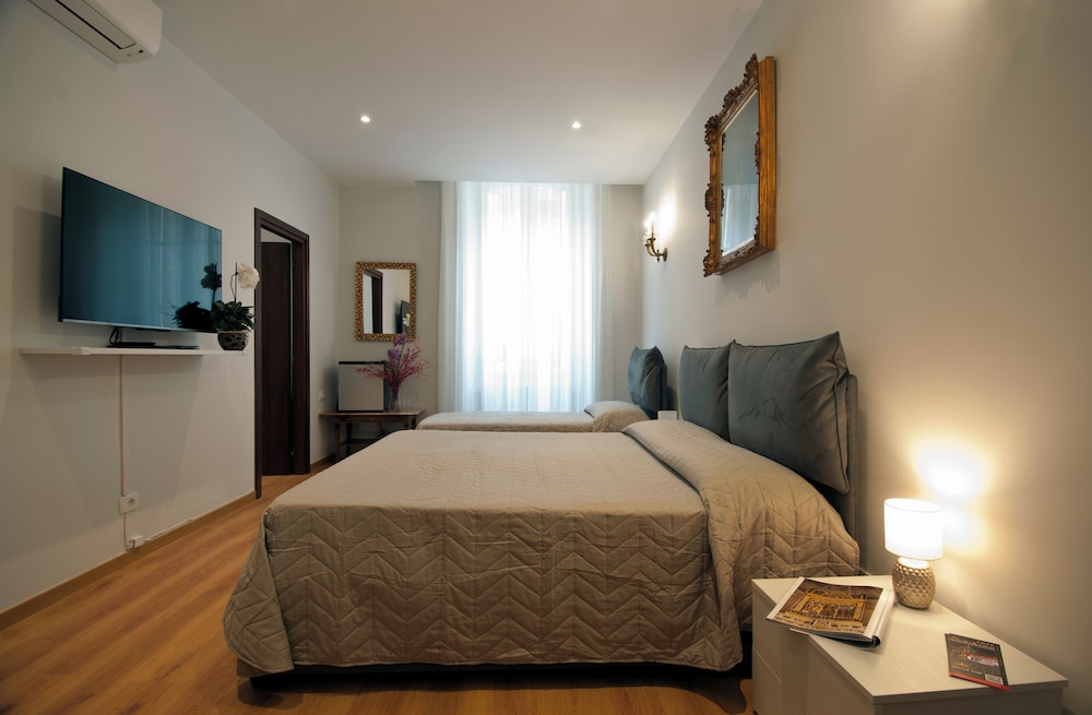 Suite, Room 1 - Photo 2
