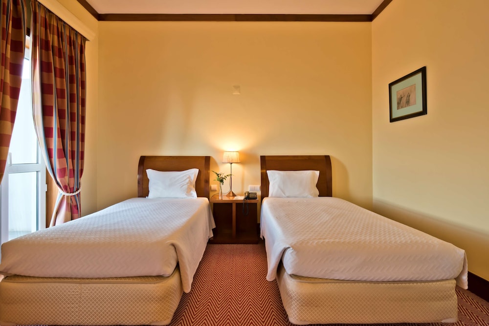 Superior Room, 1 Queen Bed, Balcony, Mountain View