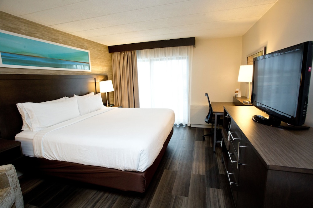 Standard Room, 1 King Bed (Indoor Pool View) photo 1