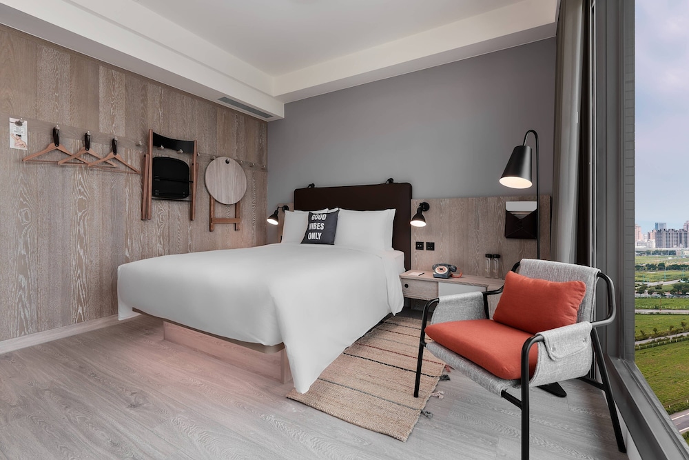 Superior Room, 1 Queen Bed - Photo 1