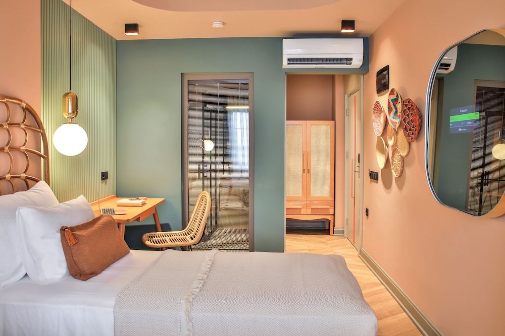 Deluxe Room - Photo 5