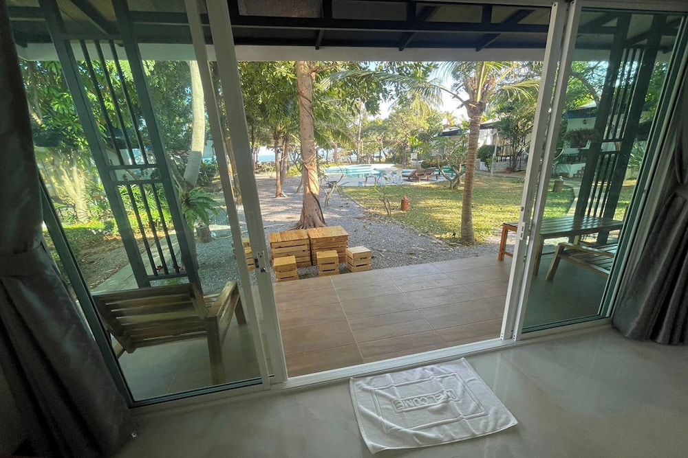 Family Room - Photo 15