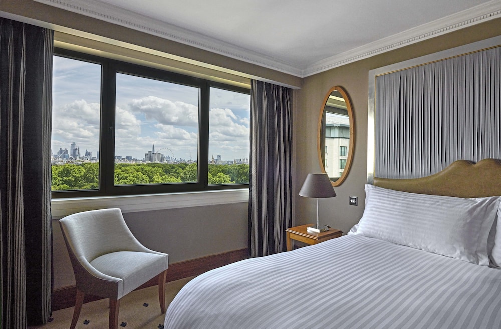 Premium Room, 2 Twin Beds, City View (City Skyline View) photo 1