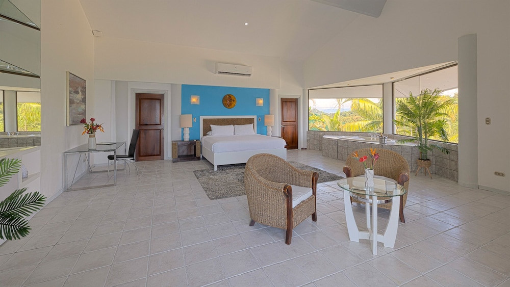 Family Suite With Jacuzzi photo 3