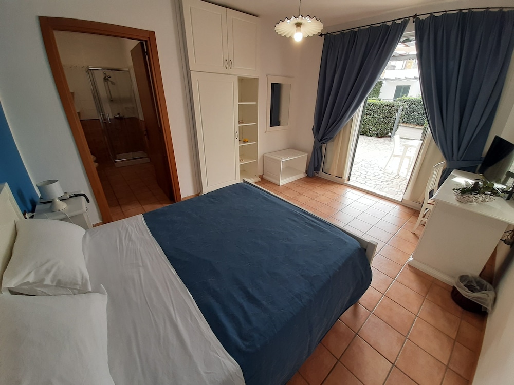 Deluxe Double Room - Photo 8