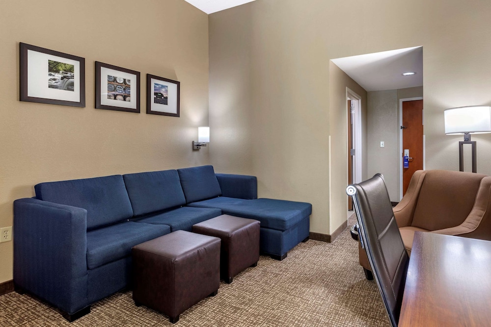 Suite, Multiple Beds, Non Smoking photo 3