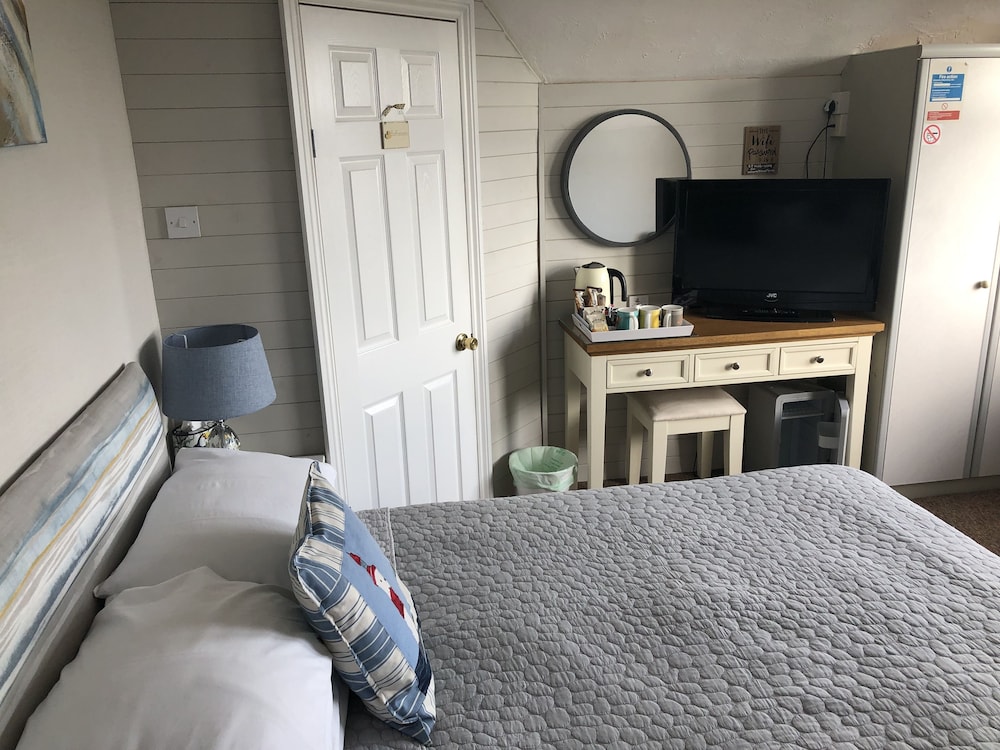 5. Family Room photo 1