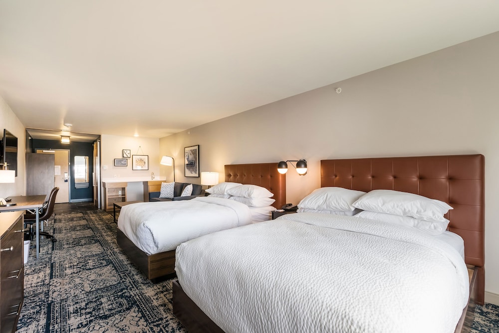 Suite, Multiple Beds, City View photo 2
