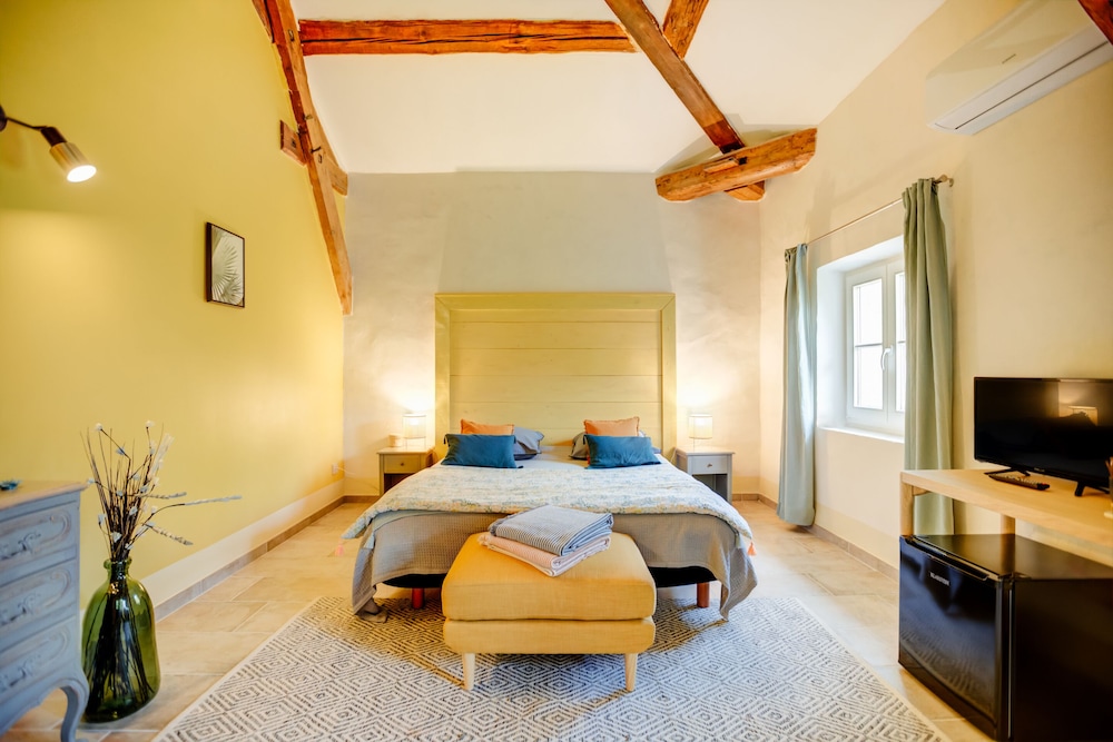 Comfort Double Room, Pool View (Chambre de l'Oranger)