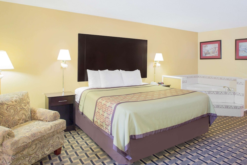 Upgraded, Deluxe Room, 1 King Bed, Non Smoking - Photo 3