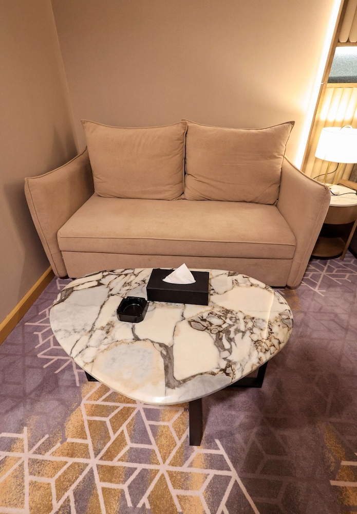 Family Room, 1 King Bed, Smoking (with Sofabed) photo 2