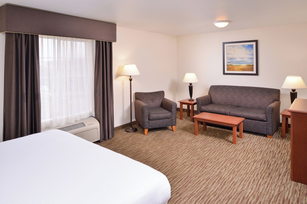 Suite, 1 King Bed with Sofa bed (Dining) photo 1