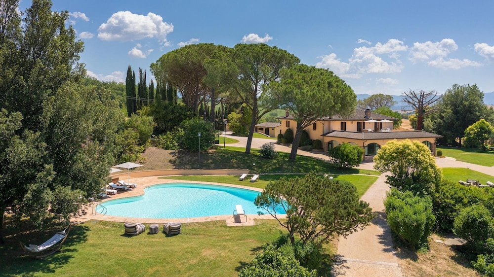 Villa photo 2