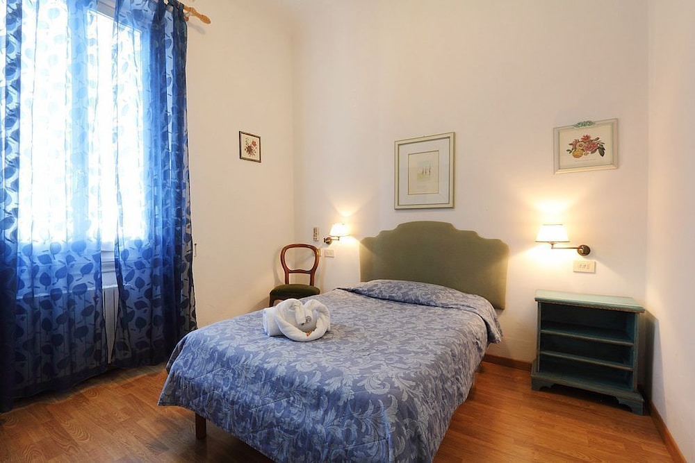 Basic Double Room photo 2