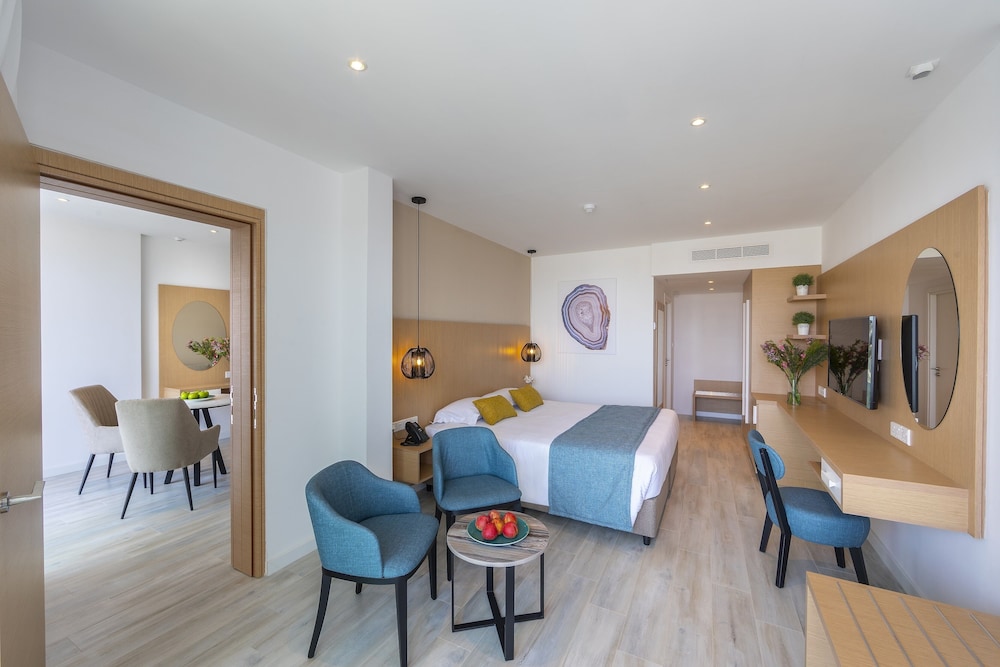 Executive Suite, 1 Double Bed, Sea View photo 2
