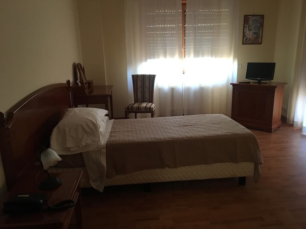 Single Room photo 2