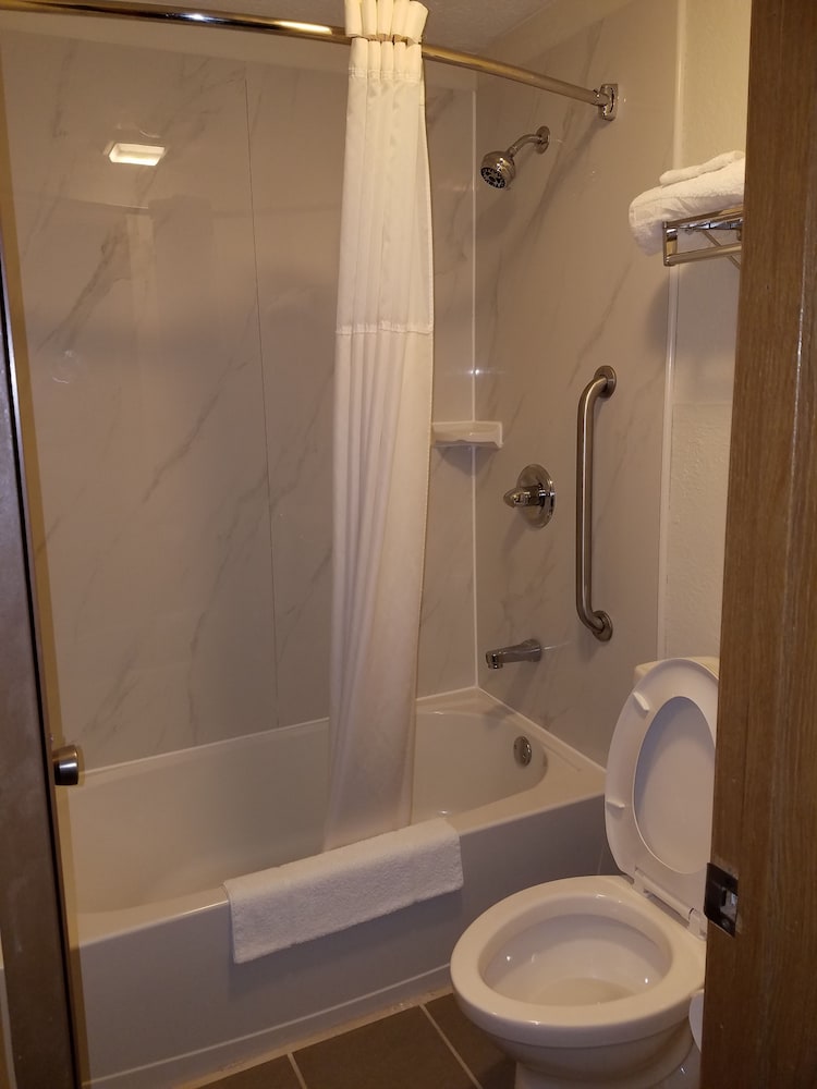 Room, 1 King Bed, Accessible, Non Smoking (Efficiency) photo 2