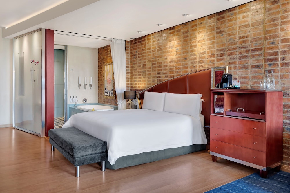 Executive Room, 1 King Bed - Photo 5