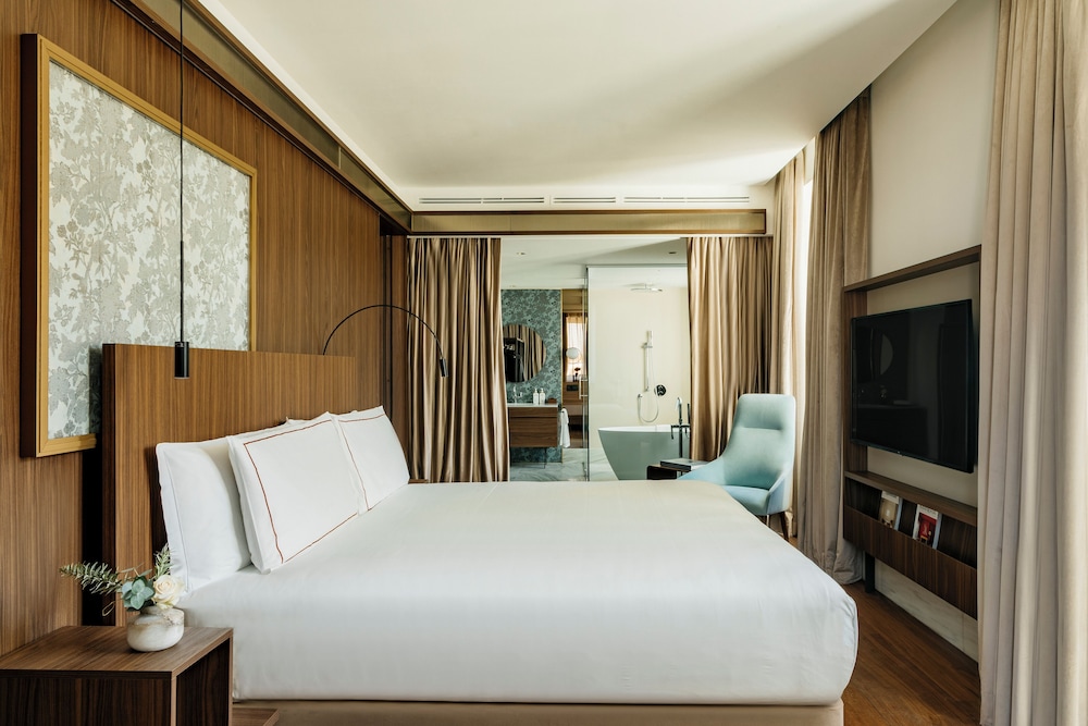Three Bedroom Suite (Non Smoking)