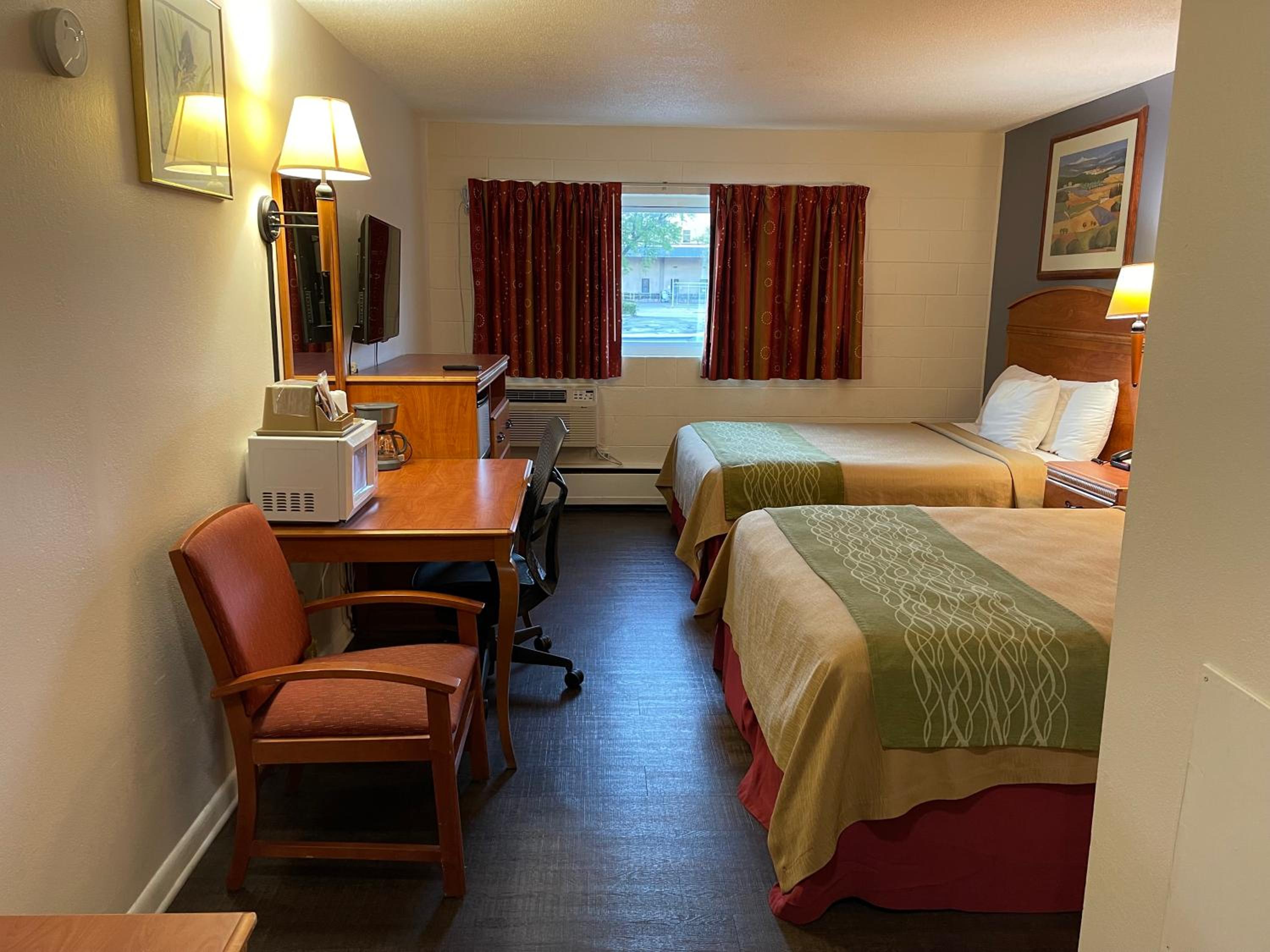 Queen Room with Two Queen Beds photo 1