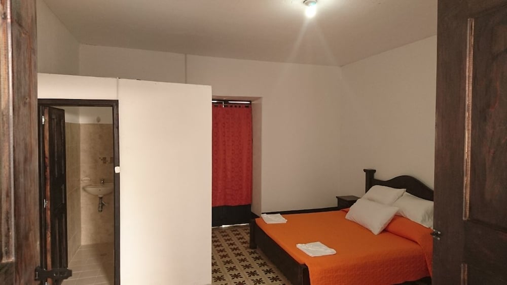 Double Room, 1 Queen Bed (Avellanal) photo 2