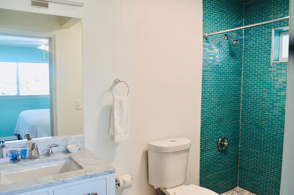 Oceanfront King Suite w/ Kitchen & Private Balcony - Photo 40