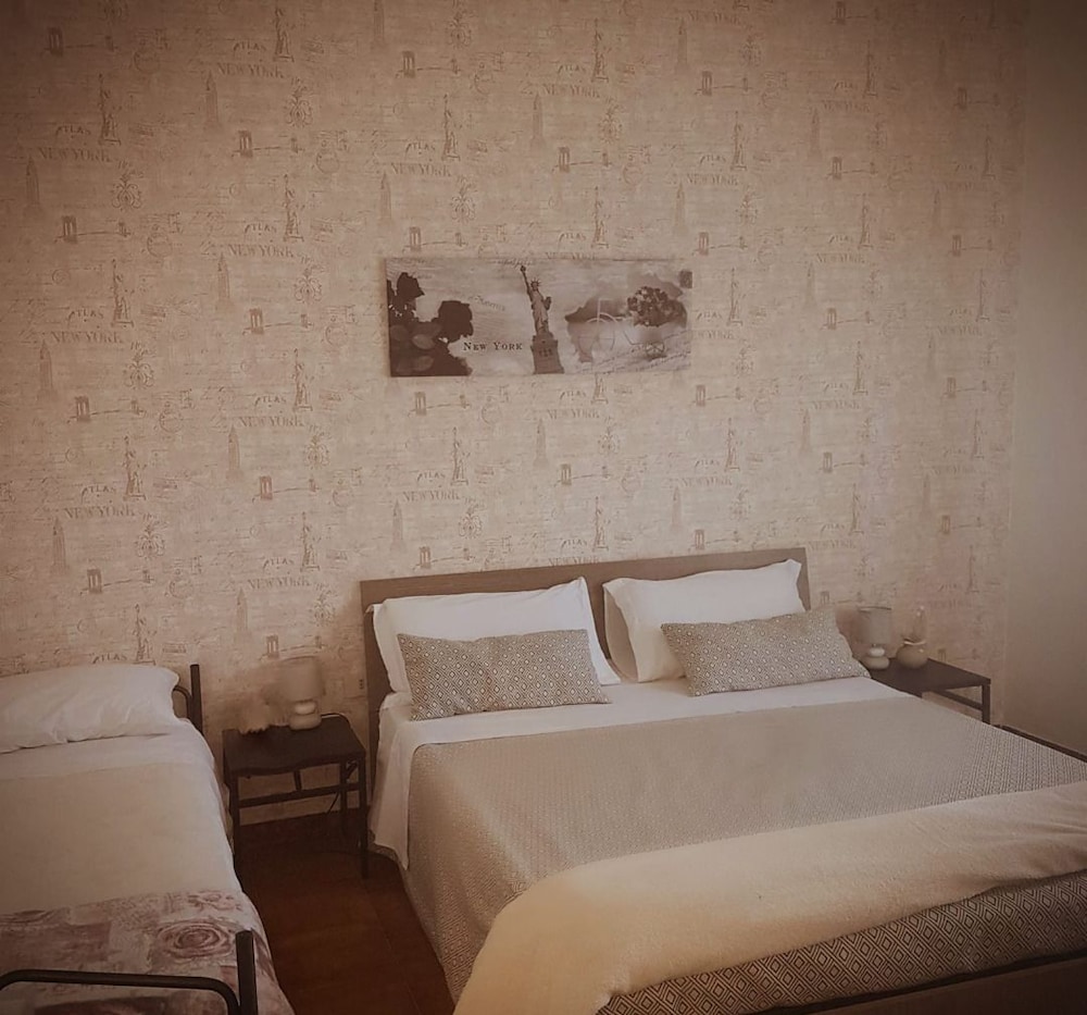 Classic Double Room, Multiple Beds photo 3