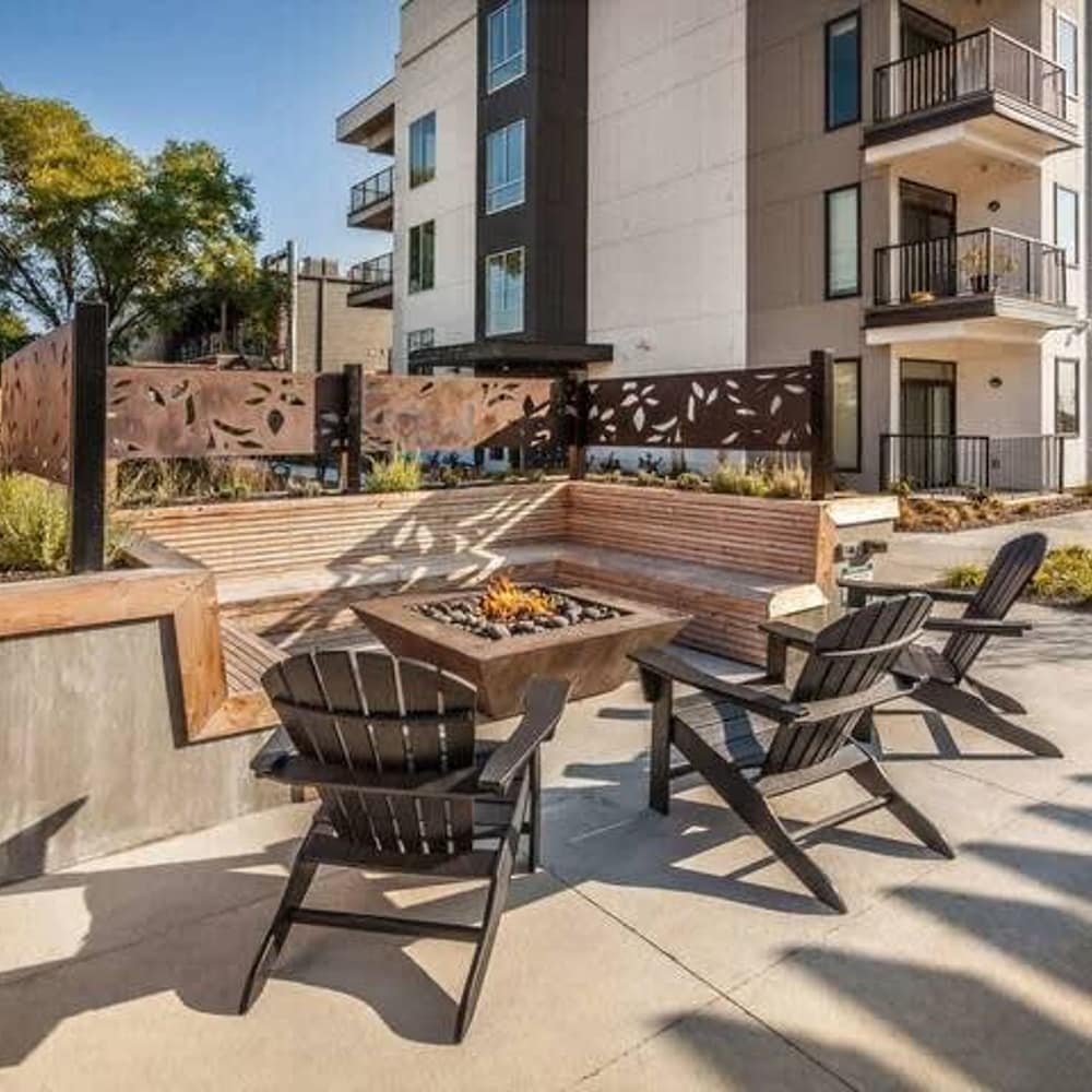 Cozysuites Spacious 2BR Next to Whole Foods, Photo 11
