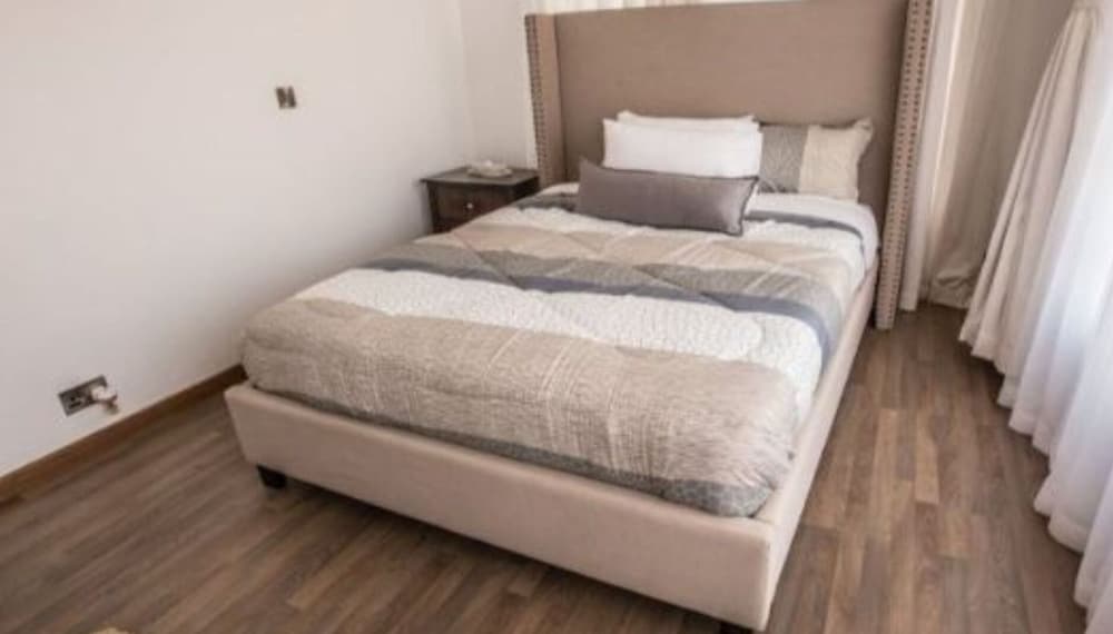 House, 4 Bedrooms photo 2