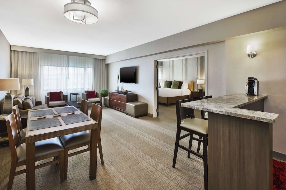 Suite, 1 King Bed, Kitchenette - Photo 2