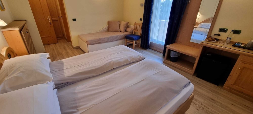Triple Room, Balcony photo 1