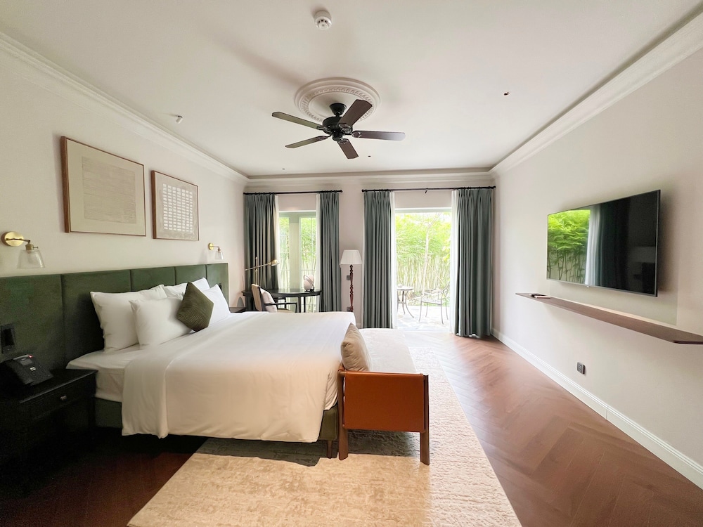 Garden View Corner Suite