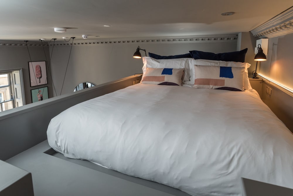 Superior Studio Suite, 1 Queen Bed with Sofa bed, Kitchen, Mezzanine