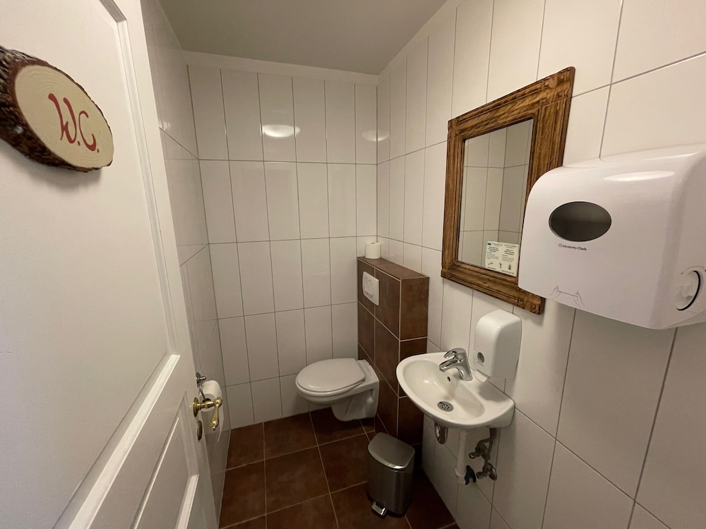 Family Room, Shared Bathroom photo 2