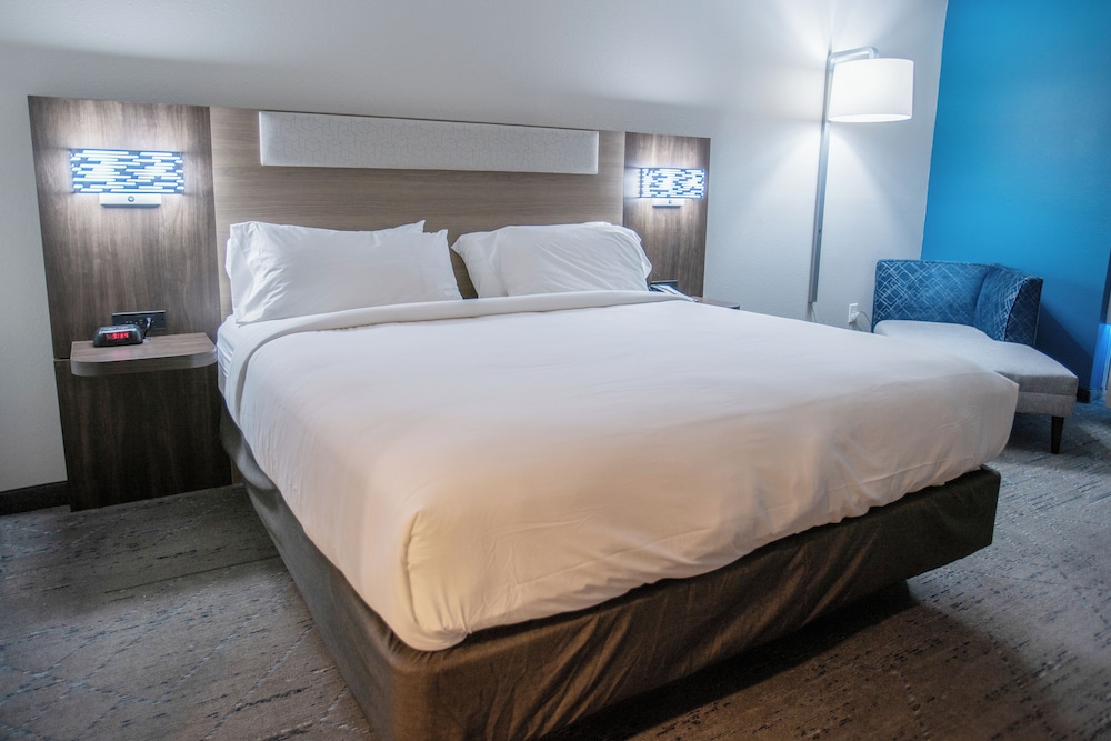 Standard Room, 1 King Bed, Accessible (Communications Accessible) - Photo 2