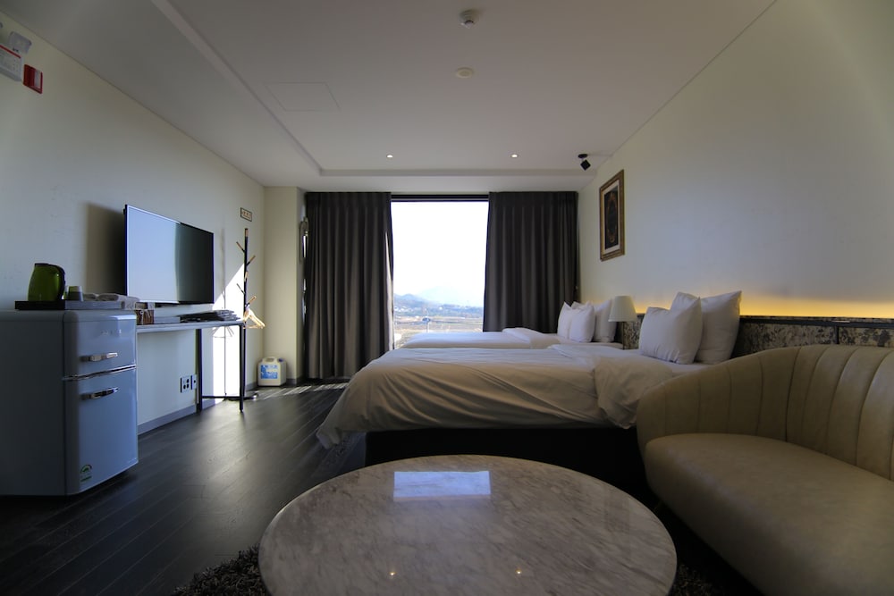 Standard Twin Room - Photo 11