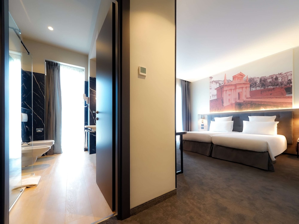 Standard Room, 2 Twin Beds - Photo 9
