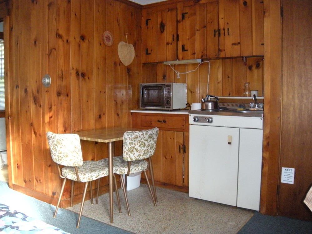 Room, 2 Double Beds, Kitchenette photo 3