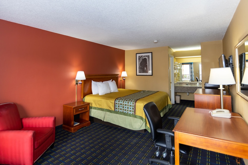 Standard Room, 1 King Bed photo 3