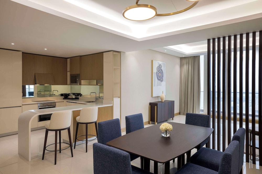 Suite, 2 Bedrooms, Balcony, Corner (Sea View)