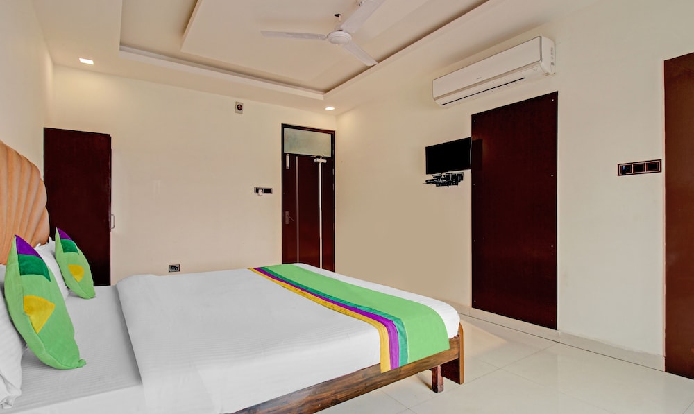 Deluxe Room - Photo 7