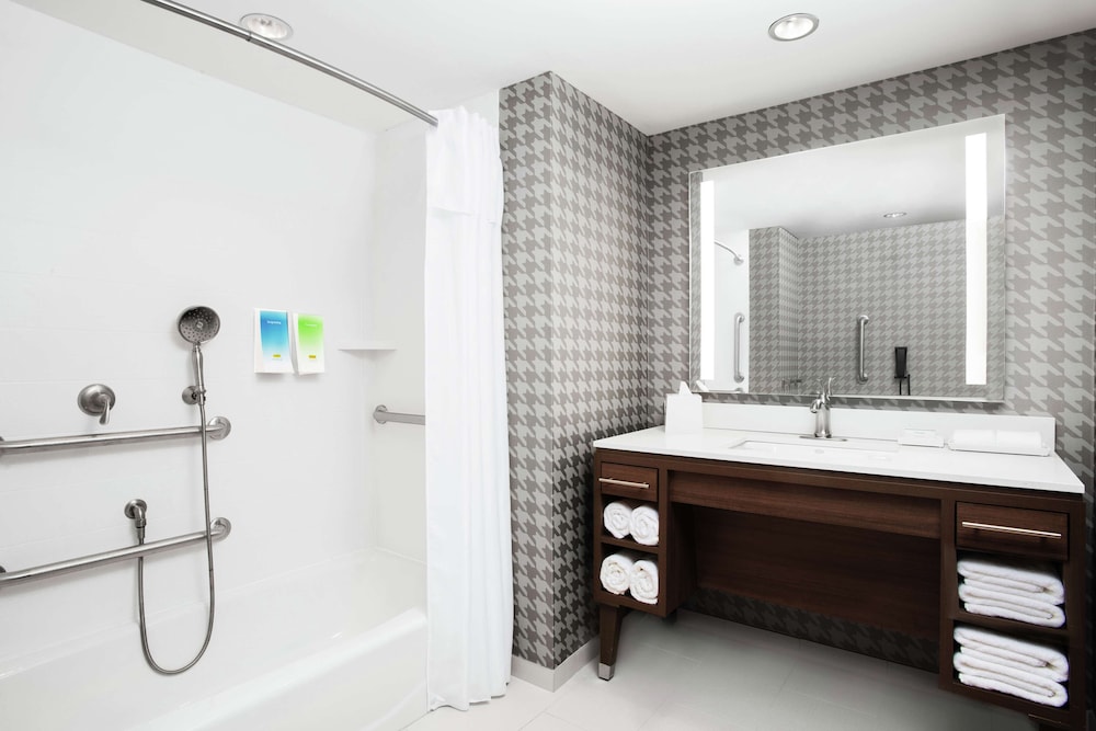 Studio, 2 Queen Beds, Accessible, Bathtub (Mobility & Hearing)