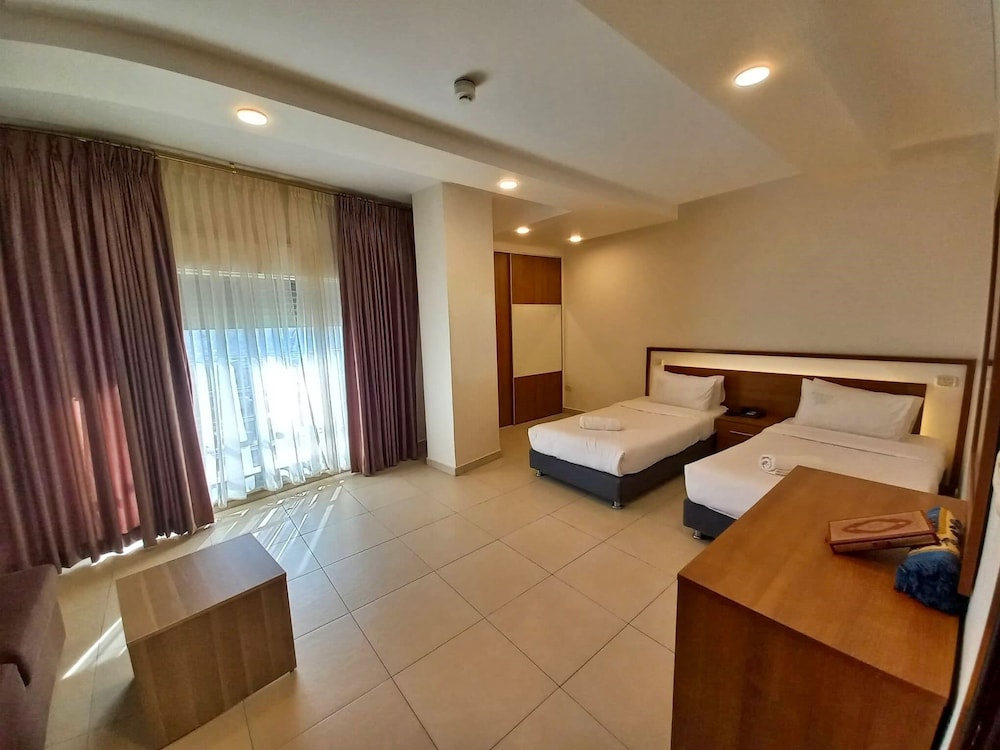 Luxury Apartment, 3 Bedrooms - Photo 6