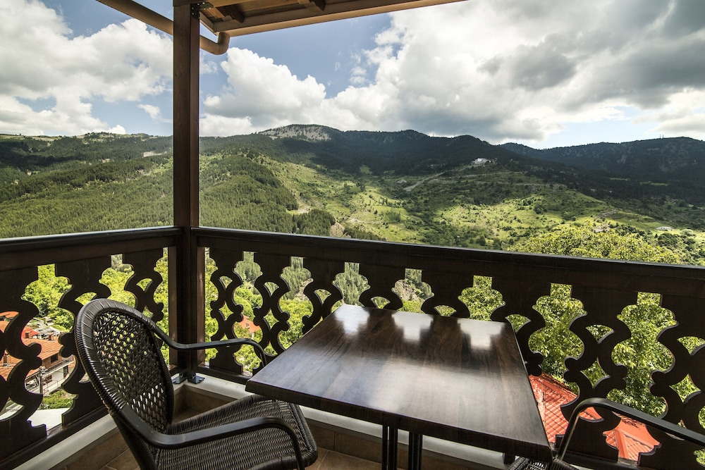 Deluxe Double Room, Fireplace, Mountain View photo 3