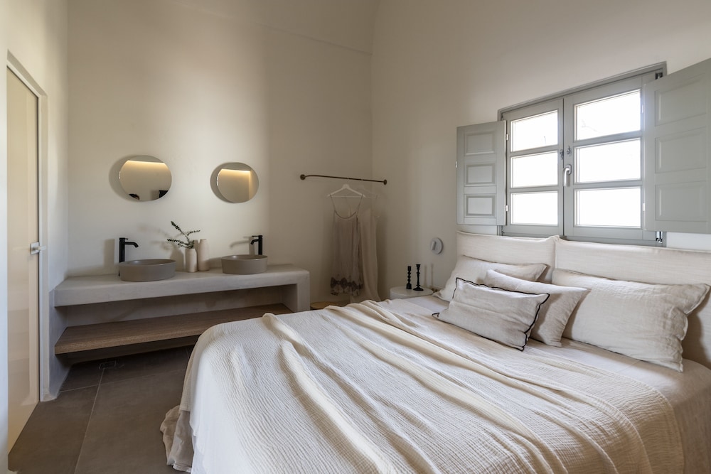 Deluxe Suite, City View