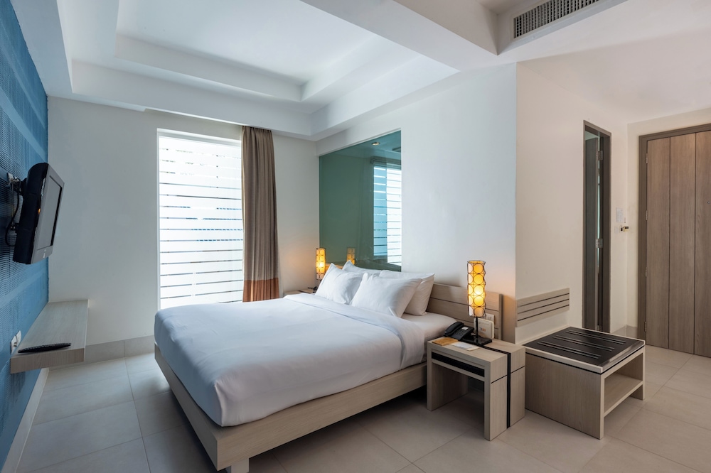 Pool Access Mini Suite Room - Photo 4