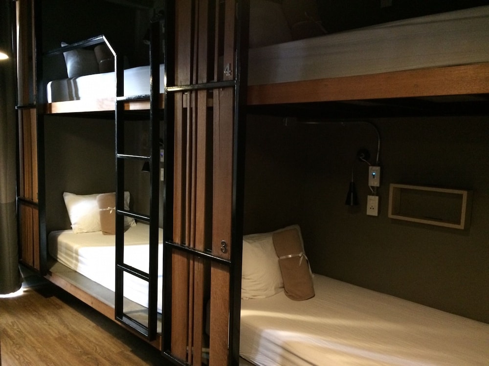 Quadruple Room with Private Bathroom photo 2