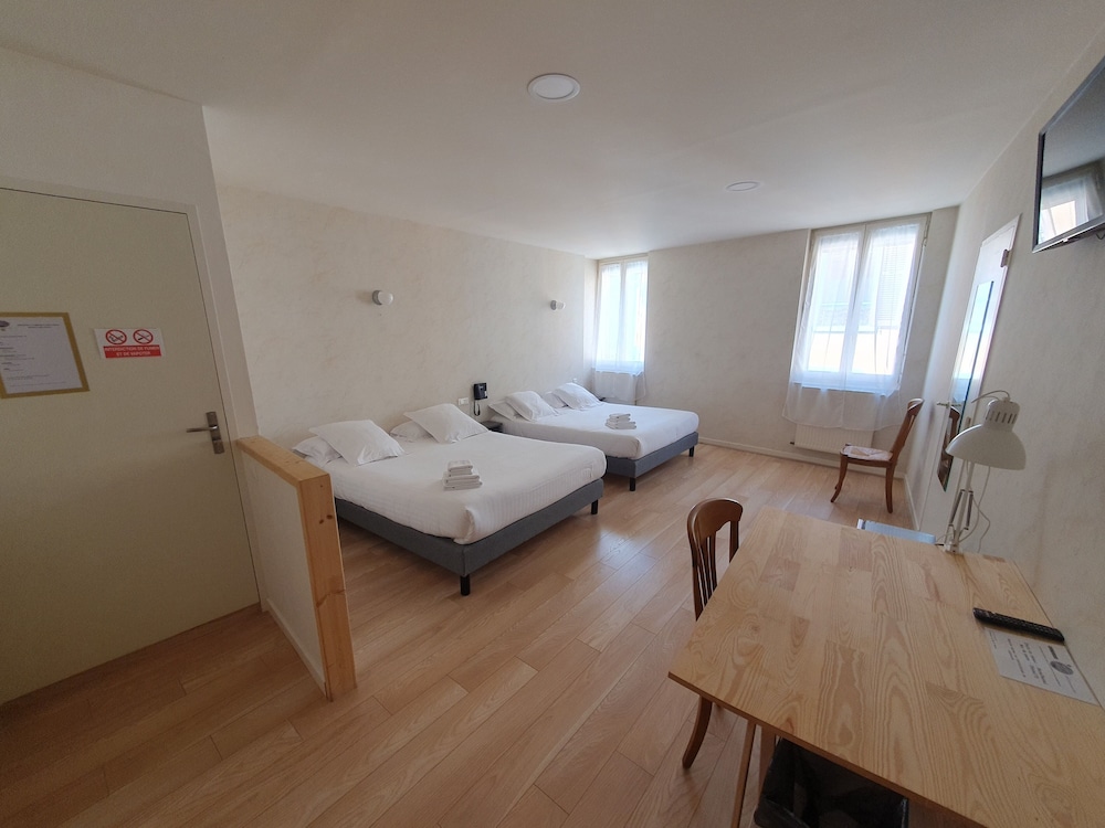 Standard Quadruple Room, 2 Double Beds, Non Smoking photo 1