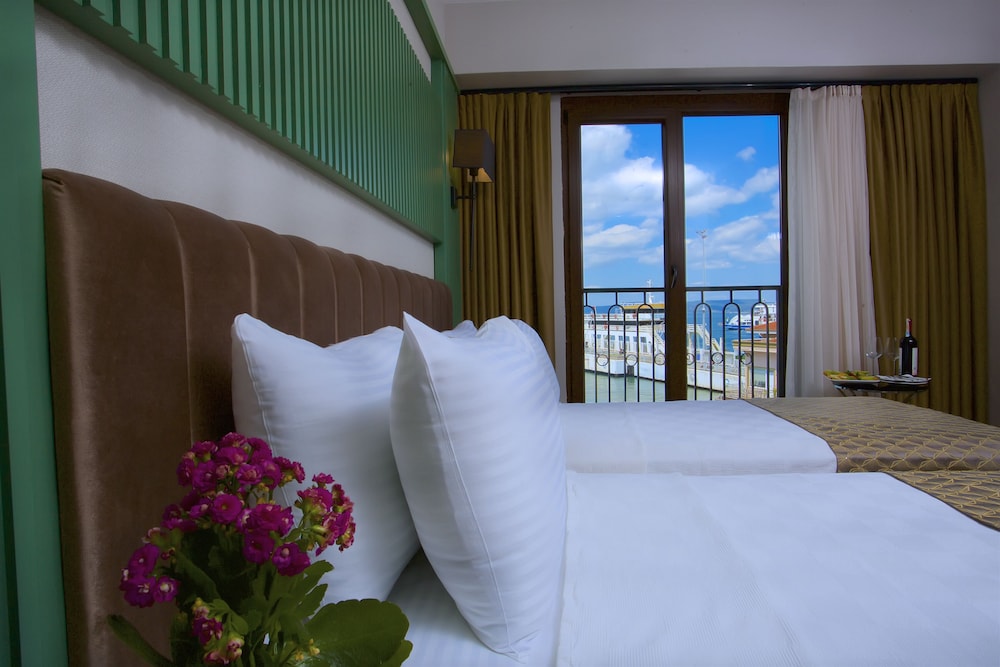 Standard Twin Room, Sea View - Photo 1