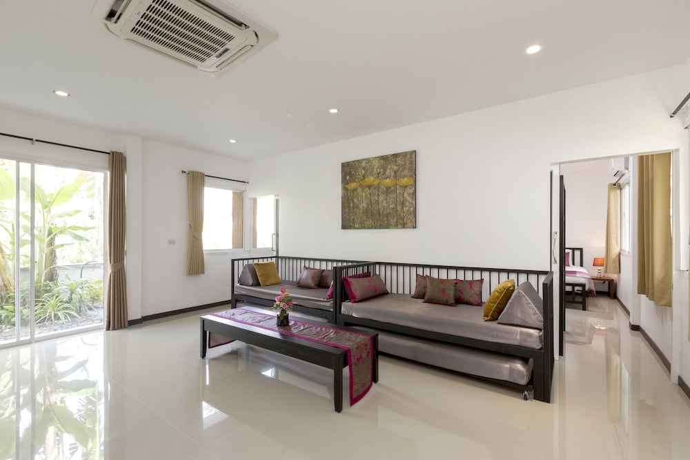 Two-Bedroom Apartment (10 adults and 5 children under 6 years old sleeping for free in existing beds photo 1